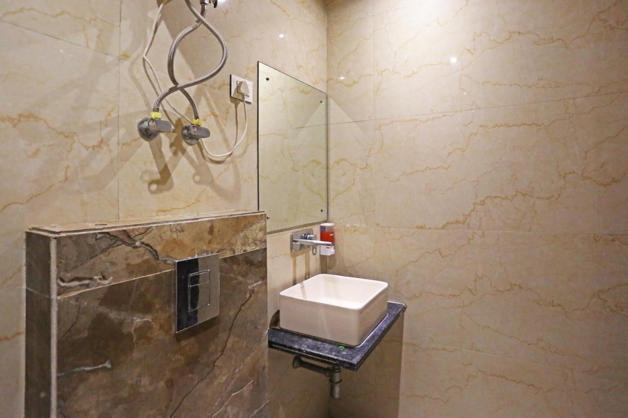 Hotel Iconic Near Delhi Igi International Airport Нью-Делі Екстер'єр фото