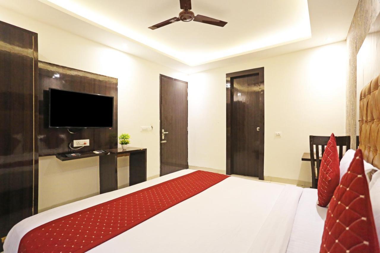 Hotel Iconic Near Delhi Igi International Airport Нью-Делі Екстер'єр фото